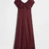 Robe longue à col en V et ourlet à volants
