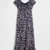Robe longue à col en V et ourlet à volants