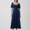 Robe longue en denim à manches bouffantes et fermeture à boutons sur le devant