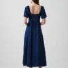 Robe longue en denim à manches bouffantes et fermeture à boutons sur le devant