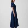 Robe longue en denim à manches bouffantes et fermeture à boutons sur le devant