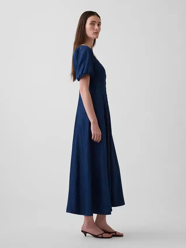 Robe longue en denim à manches bouffantes et fermeture à boutons sur le devant