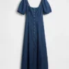 Robe longue en denim à manches bouffantes et fermeture à boutons sur le devant