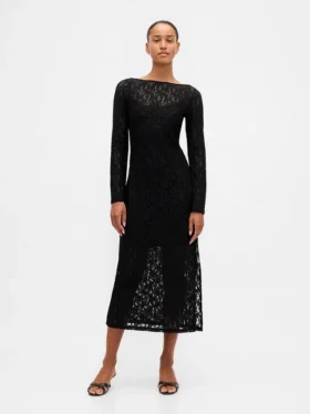 Robe longue en dentelle à manches cloche