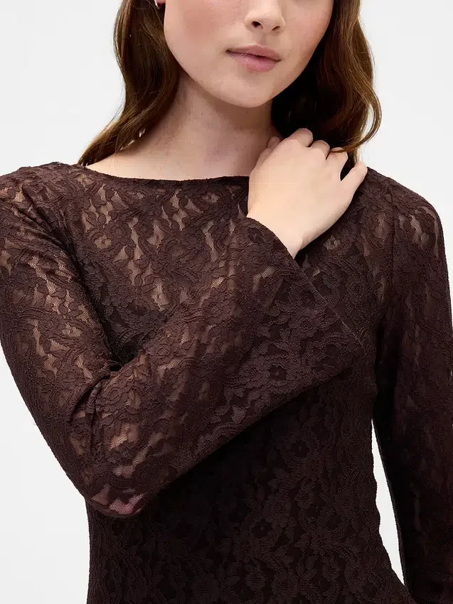 Robe longue en dentelle à manches cloche