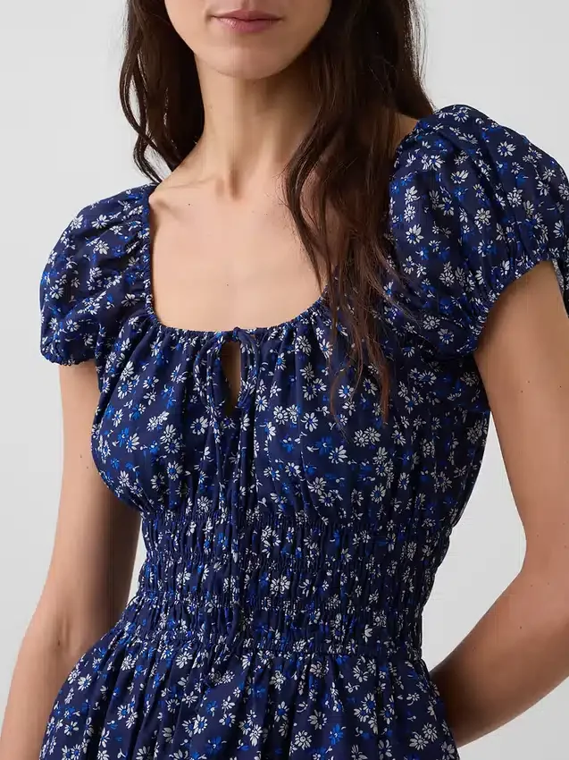 Robe longue en voile à taille smockée