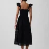 Robe longue en voile à volants en dentelle