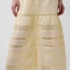 Robe longue en voile à volants en dentelle