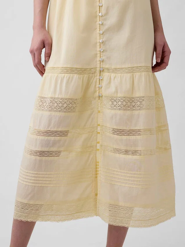 Robe longue en voile à volants en dentelle