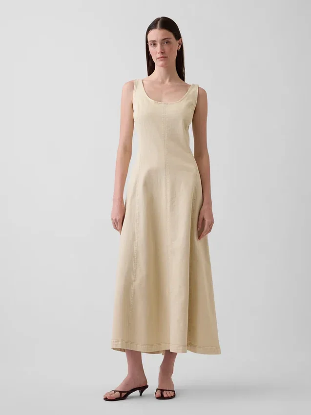 Robe longue à encolure dégagée