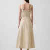 Robe longue à encolure dégagée