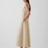 Robe longue à encolure dégagée