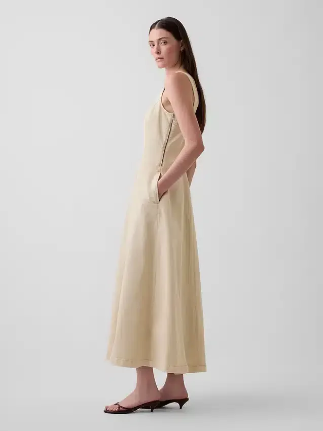 Robe longue à encolure dégagée