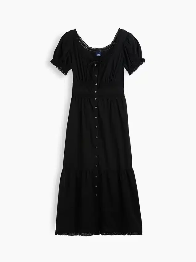 Robe longue à encolure dégagée et volants, bordée de dentelle