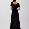 Robe longue à manches bouffantes brodées