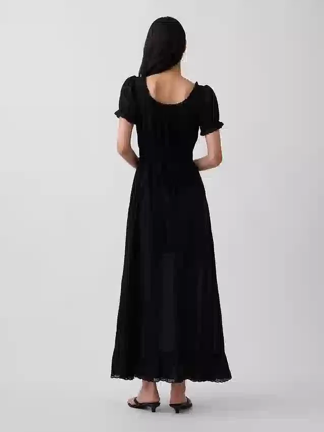 Robe longue à manches bouffantes brodées