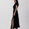 Robe longue à manches bouffantes brodées