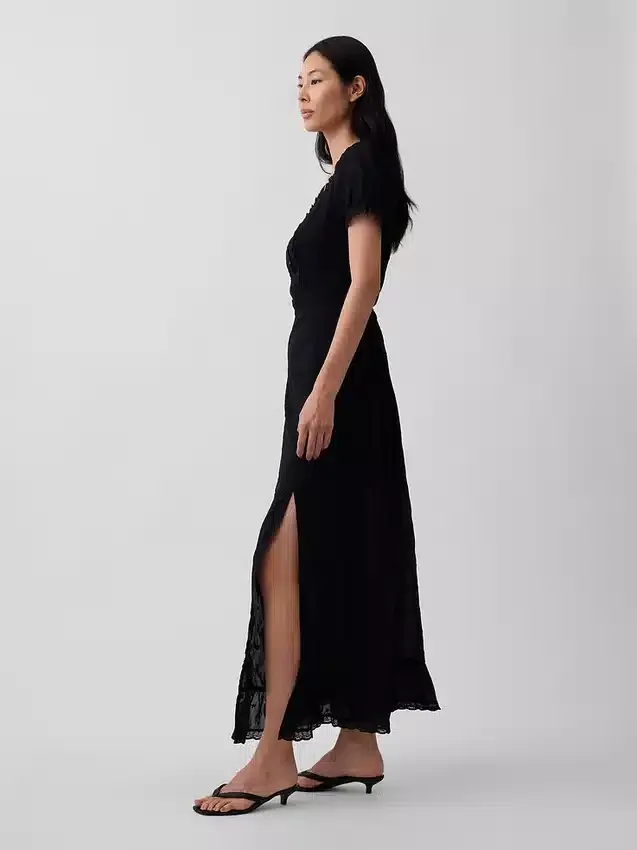 Robe longue à manches bouffantes brodées