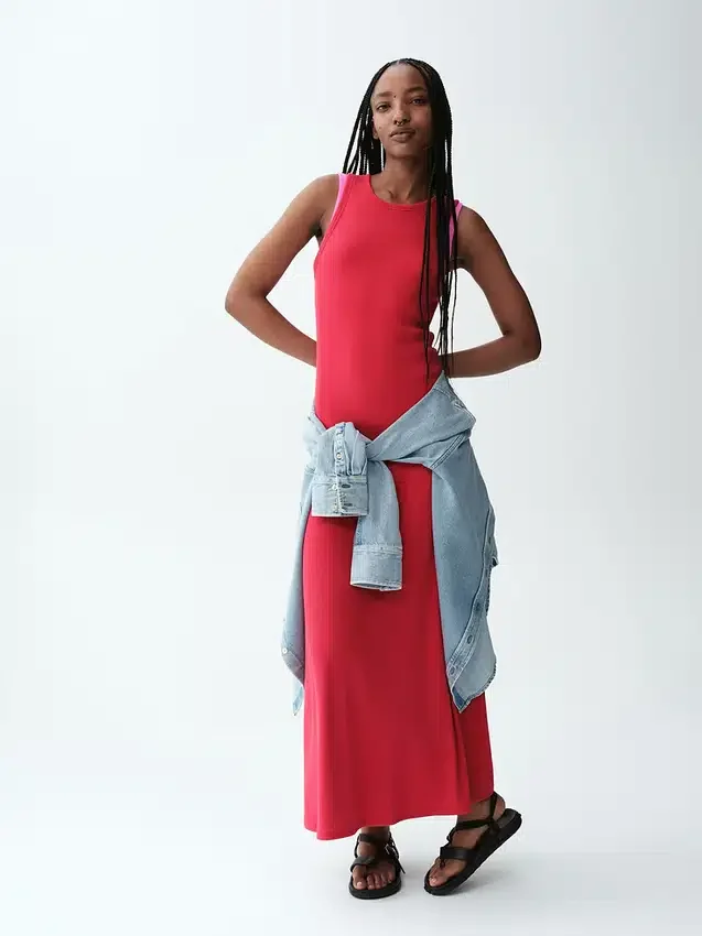 Robe longue moderne à bretelles avec soutien-gorge intégré
