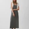 Robe longue moderne à col carré en maille côtelée