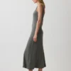 Robe longue moderne à col carré en maille côtelée