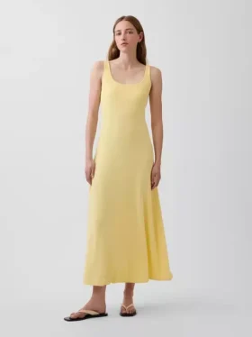 Robe longue moderne à col carré et côtes