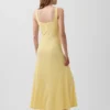 Robe longue moderne à col carré et côtes