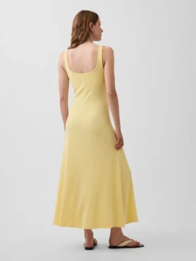 Robe longue moderne à col carré et côtes