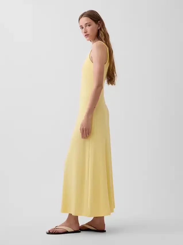 Robe longue moderne à col carré et côtes