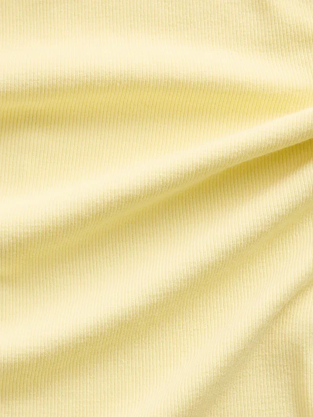 Robe longue moderne à col carré et côtes