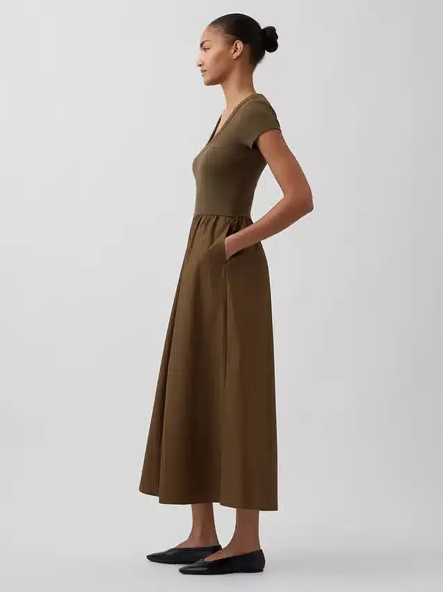 Robe longue moderne en mélange de matières