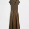 Robe longue moderne en mélange de matières