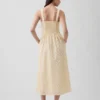 Robe longue à taille basse et coutures ajourées