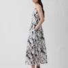 Robe longue à taille basse et coutures apparentes