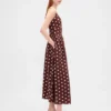 Robe longue à taille basse et coutures apparentes