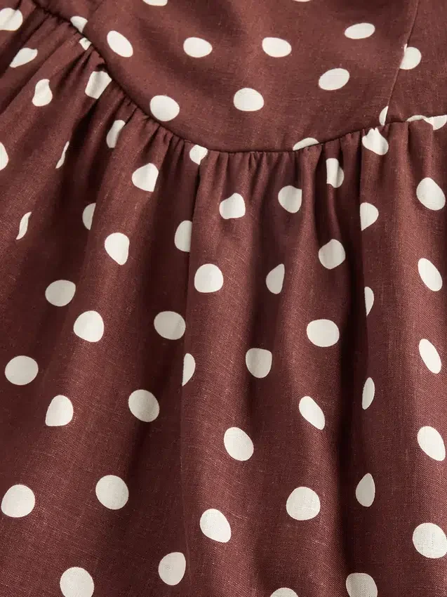 Robe longue à taille basse et coutures apparentes