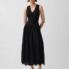 Robe longue à taille basse et œillets