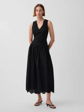 Robe longue à taille basse et œillets