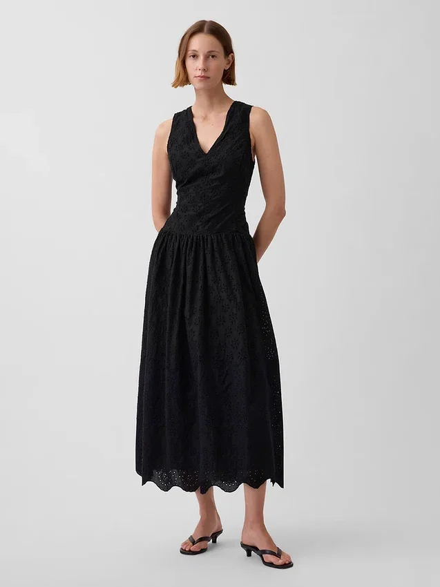Robe longue à taille basse et œillets