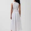 Robe longue à taille basse et œillets