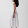 Robe longue à taille basse et œillets