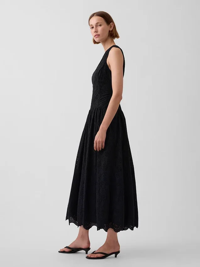 Robe longue à taille basse et œillets