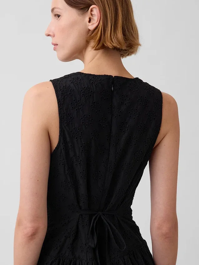 Robe longue à taille basse et œillets