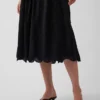 Robe longue à taille basse et œillets