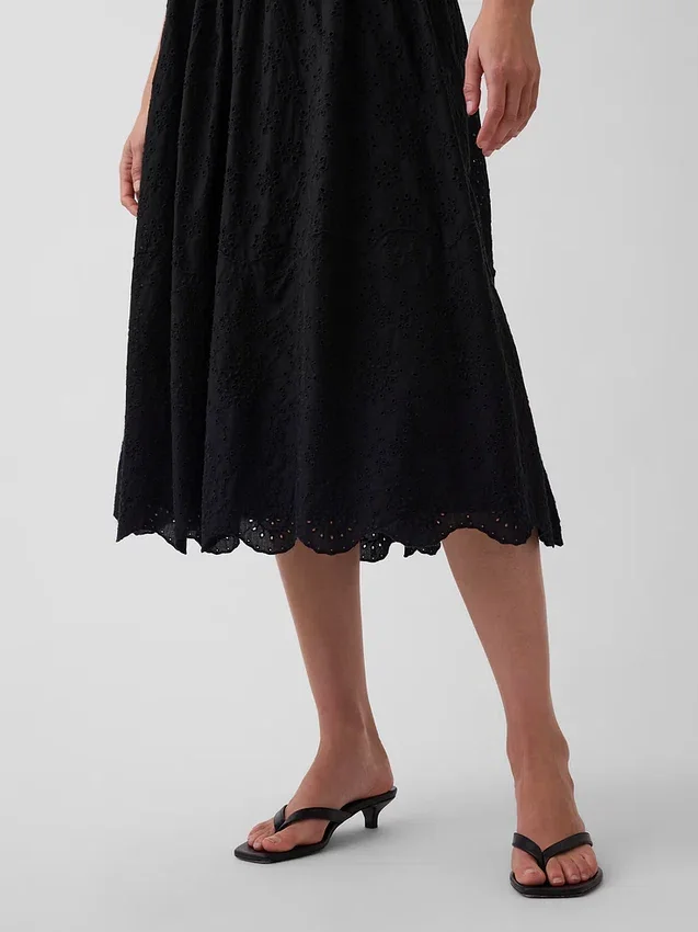 Robe longue à taille basse et œillets