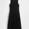 Robe longue à taille basse et œillets