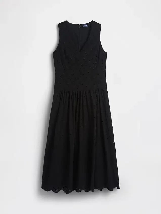 Robe longue à taille basse et œillets