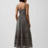 Robe longue à volants ajourés
