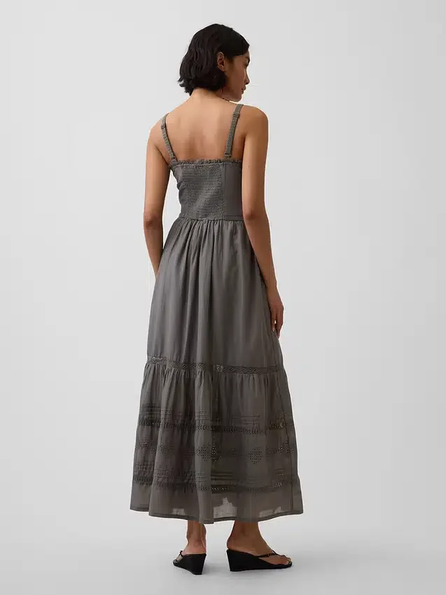 Robe longue à volants ajourés