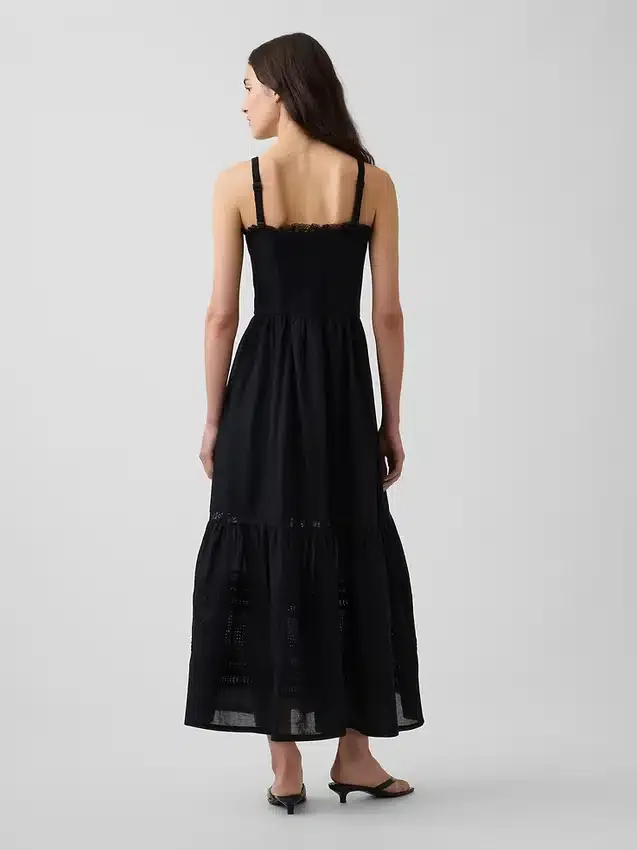 Robe longue à volants ajourés